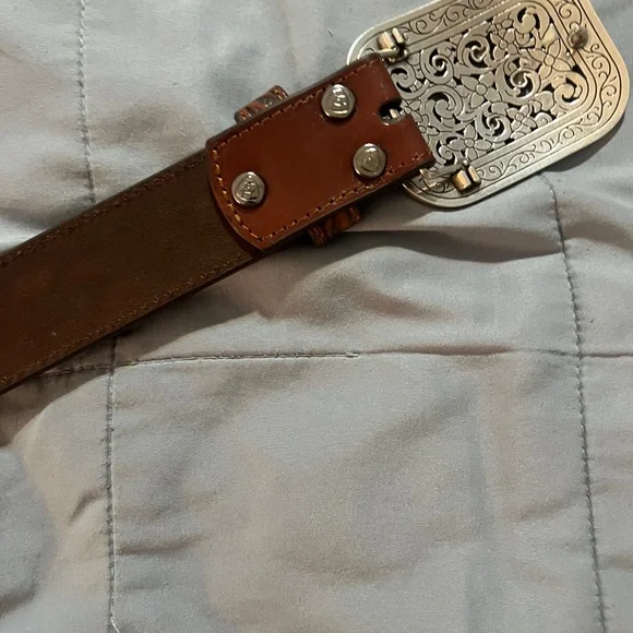 Ariat Embossed Brown Leather Belt/ Silver Buckle worn twice 43.5 inches long - Picture 5 of 6